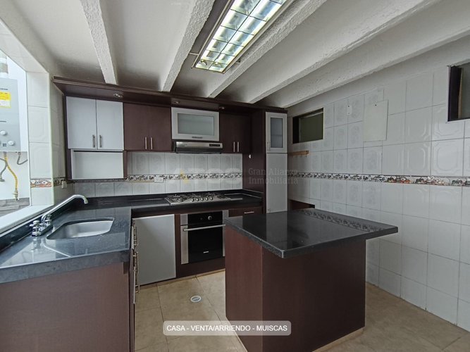 Casa de 4 alcobas en venta en Los Muiscas, Tunja, 211 m² · foto 7 de 24
