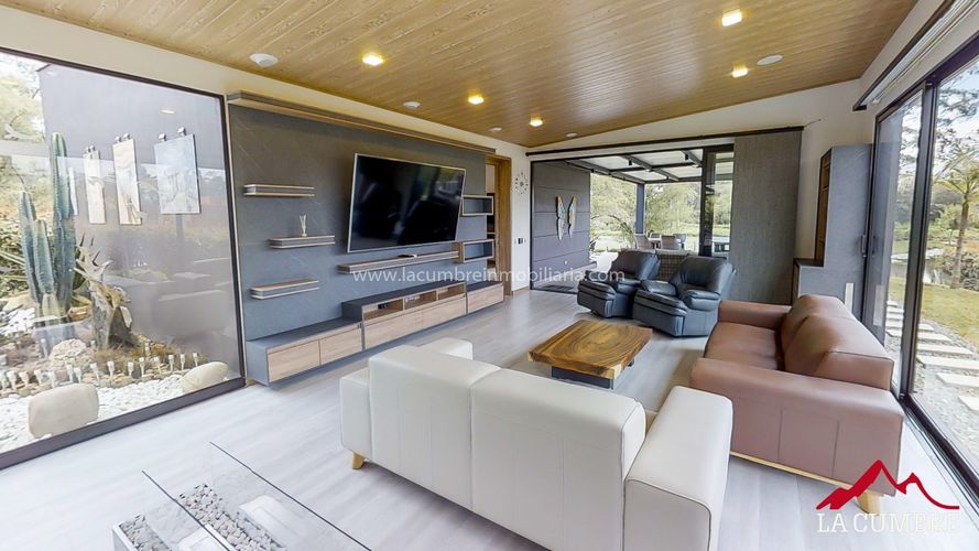 Casa de 3 alcobas en arriendo en Llano Grande, Rionegro, 540 m² · foto 2 de 24