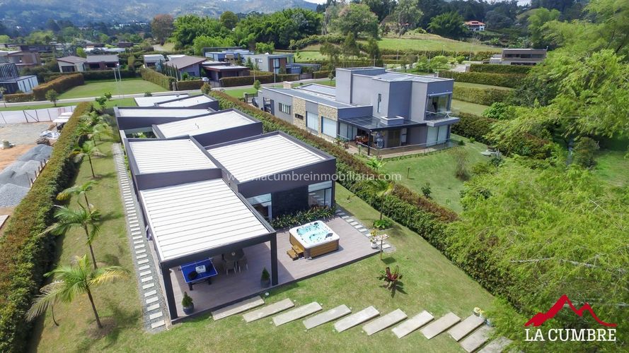 Casa de 3 alcobas en arriendo en Llano Grande, Rionegro, 540 m² · foto 12 de 24