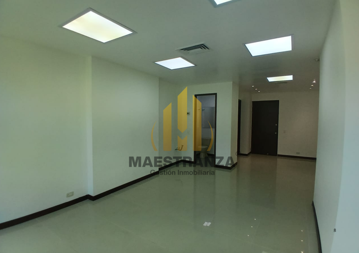 Oficina en arriendo en Los Naranjos, Medellín, 35 m² · foto 2 de 9