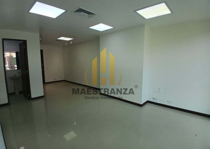 Oficina en arriendo en Los Naranjos, Medellín, 35 m² · foto 3 de 9
