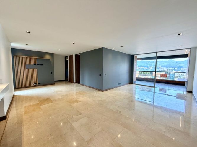 Apartamento de 2 alcobas en venta en Castropol, Medellín, 150 m² · foto 2 de 14