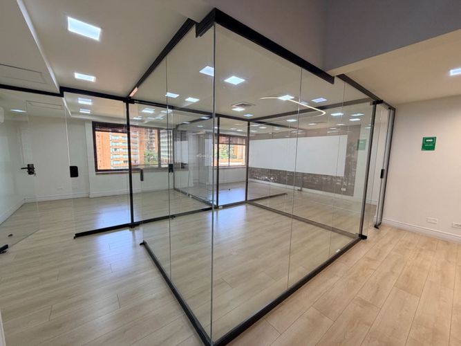 Oficina en venta en Milla De Oro, Medellín, 142 m² · foto 2 de 10