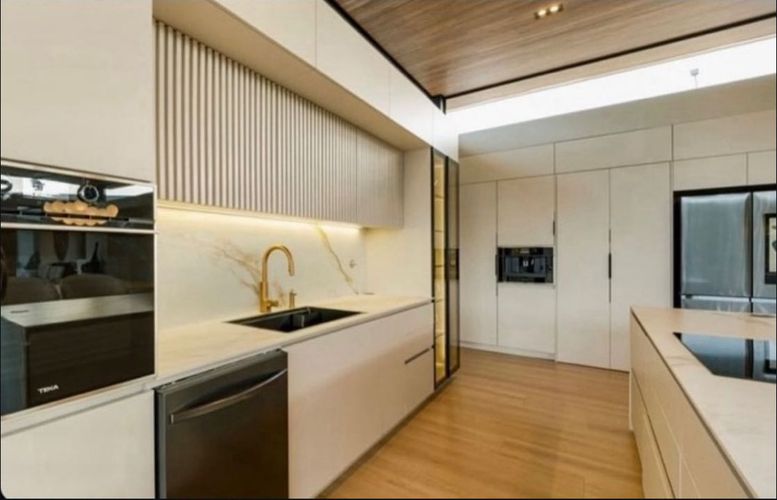 Casa de 3 alcobas en venta en Loma Del Escobero, Envigado, 550 m² · foto 3 de 4