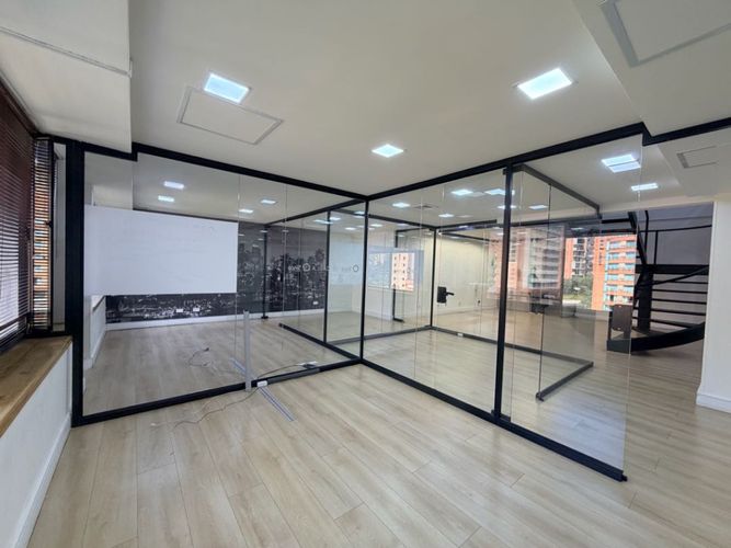 Oficina en venta en Milla De Oro, Medellín, 142 m² · foto 3 de 10