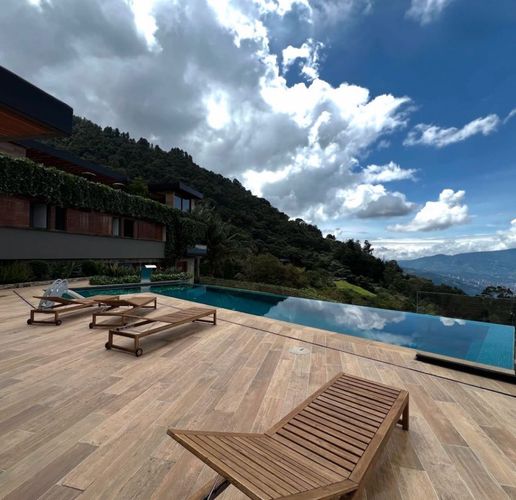 Casa de 4 alcobas en venta en Las Palmas, Medellín, 1313 m² · foto 2 de 3