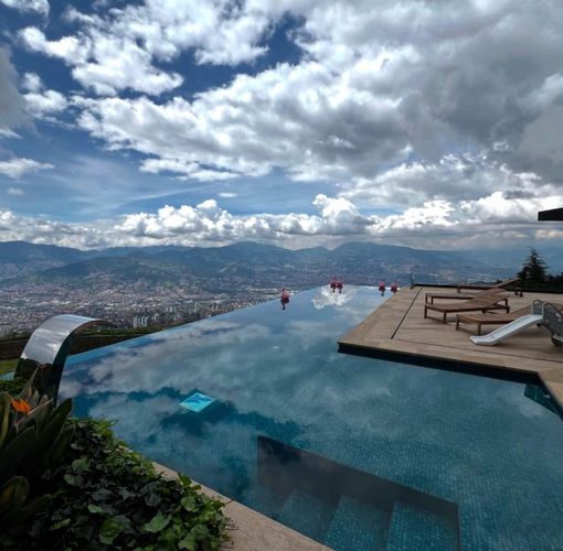Casa de 4 alcobas en venta en Las Palmas, Medellín, 1313 m² · foto 3 de 3