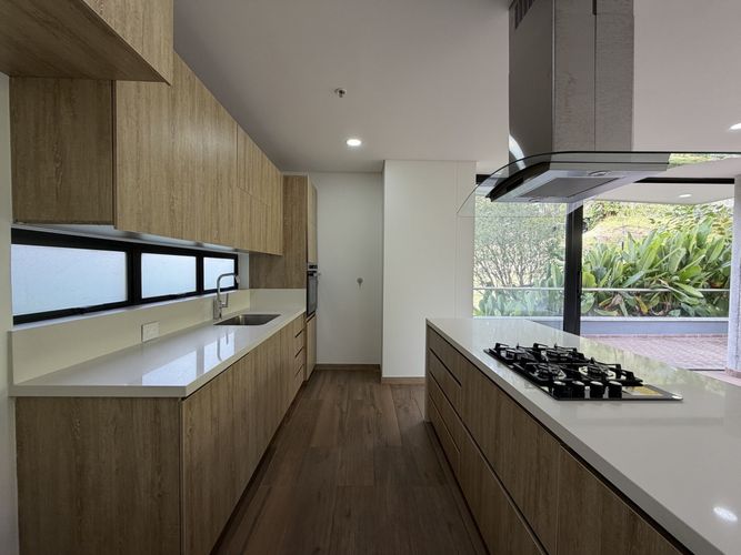 Apartamento de 3 alcobas en venta en Loma Del Escobero, Envigado, 163 m² · foto 3 de 19