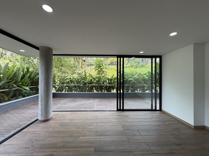 Apartamento de 3 alcobas en venta en Loma Del Escobero, Envigado, 163 m² · foto 4 de 19