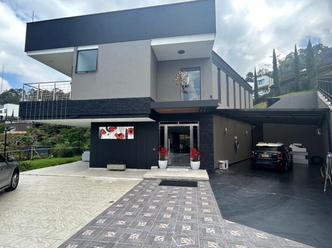 Casa de 4 alcobas en venta en Las Palmas, Medellín, 567 m² · foto 3 de 4
