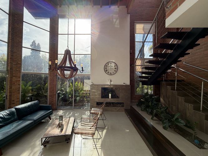 Casa de 5 alcobas en venta en Aves Maria, Sabaneta, 470 m² · foto 4 de 24
