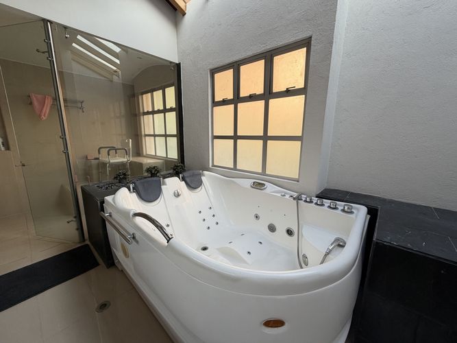 Casa de 5 alcobas en venta en Aves Maria, Sabaneta, 470 m² · foto 16 de 24