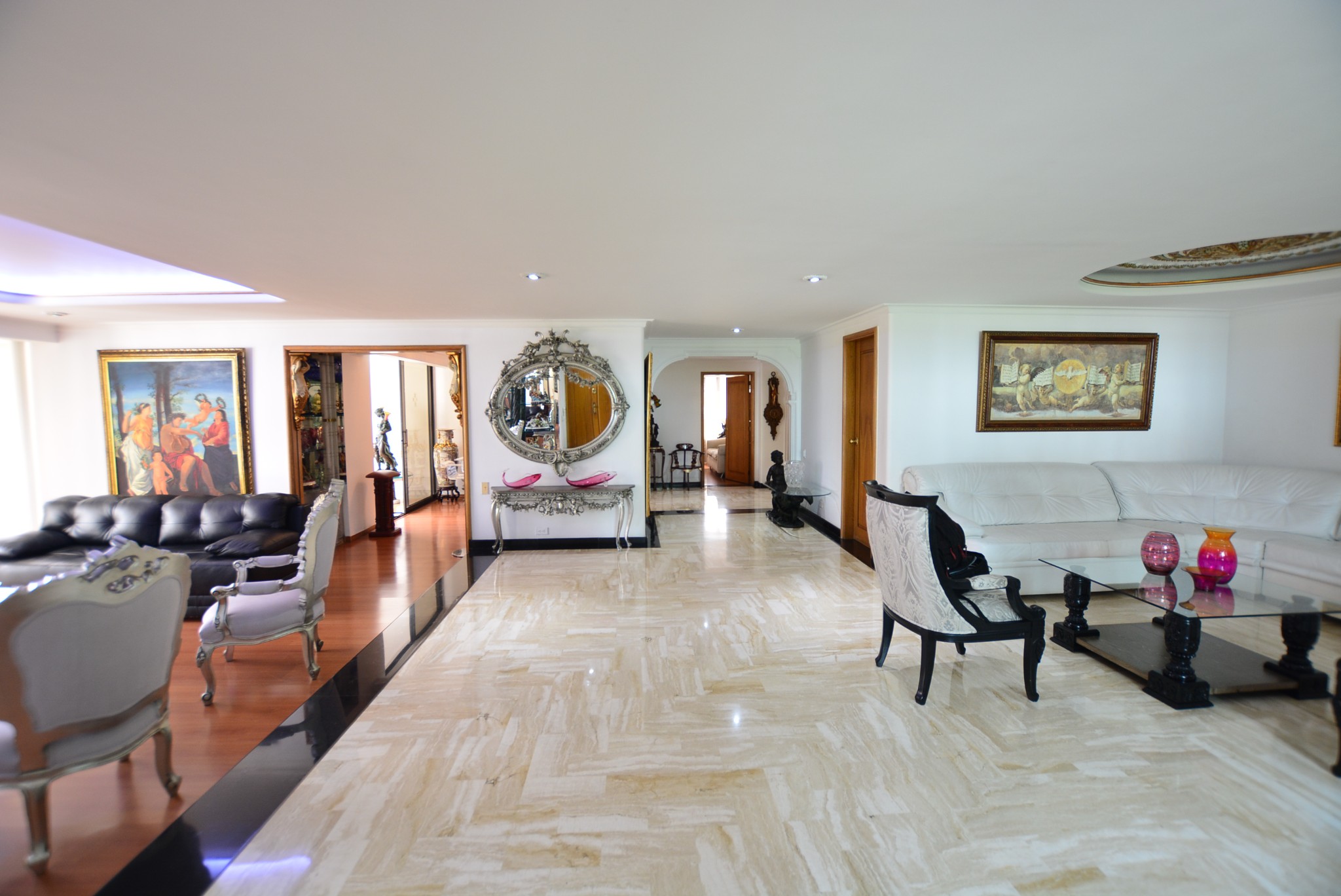 Apartamento en venta en El Poblado, Medellín · foto 3 de 24