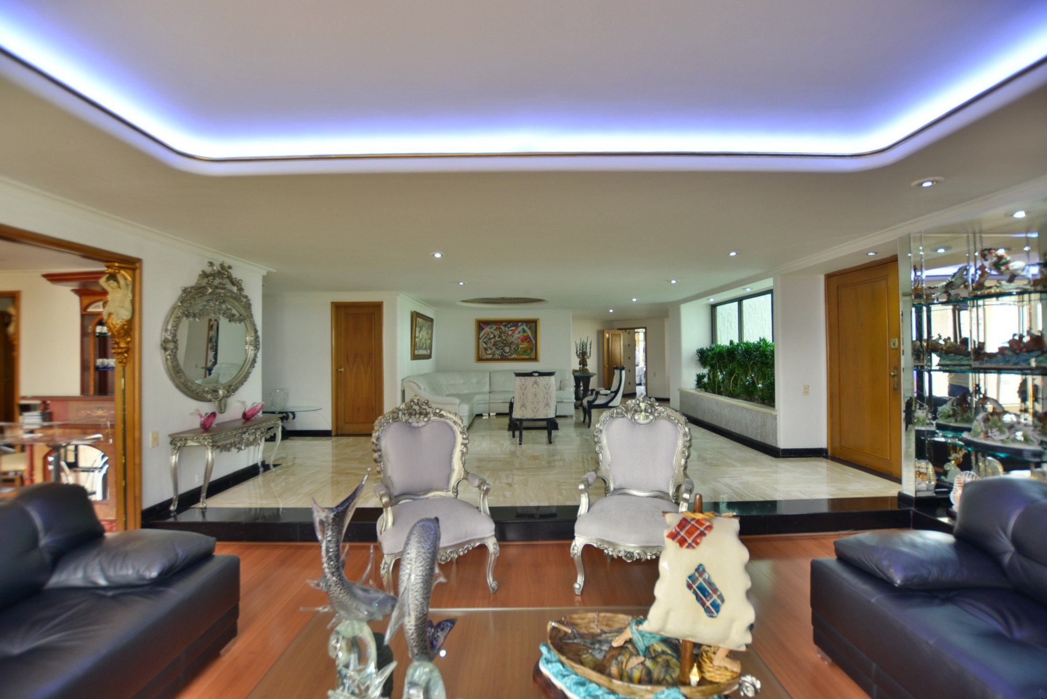 Apartamento en venta en El Poblado, Medellín · foto 2 de 24