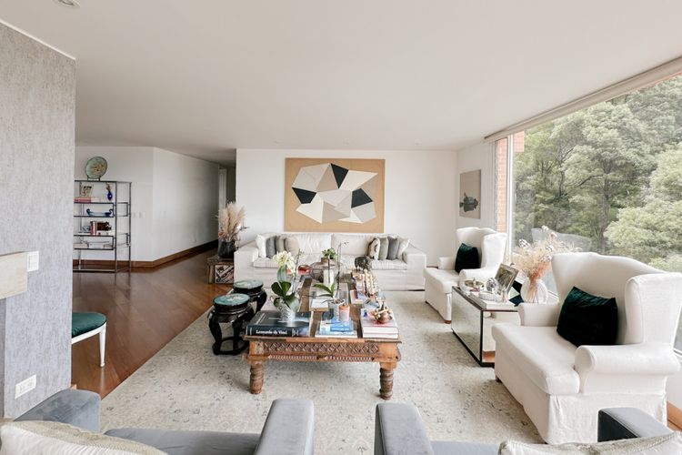 Apartamento de 3 alcobas en venta en El Refugio, Bogotá, 310 m² · foto 2 de 24