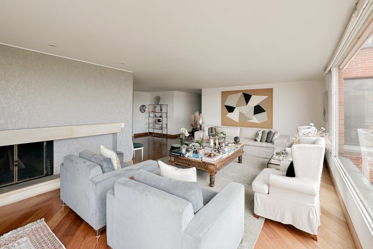 Apartamento de 3 alcobas en venta en El Refugio, Bogotá, 310 m² · foto 3 de 24