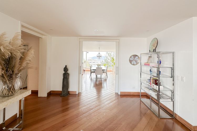 Apartamento de 3 alcobas en venta en El Refugio, Bogotá, 310 m² · foto 4 de 24