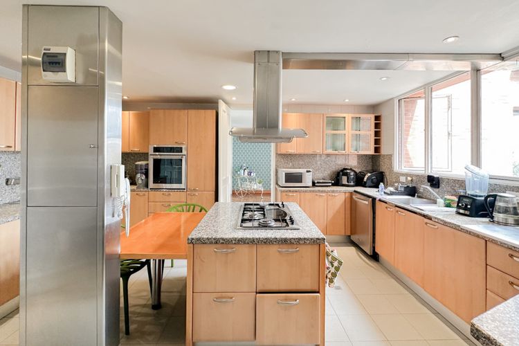 Apartamento de 3 alcobas en venta en El Refugio, Bogotá, 310 m² · foto 8 de 24