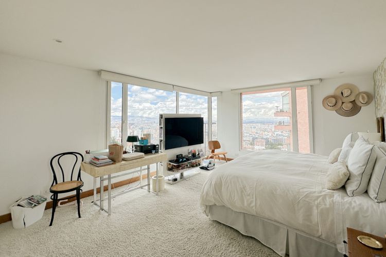 Apartamento de 3 alcobas en venta en El Refugio, Bogotá, 310 m² · foto 23 de 24