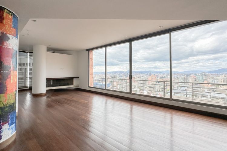Apartamento de 1 alcoba en venta en El Retiro, Bogotá, 192 m² · foto 2 de 19