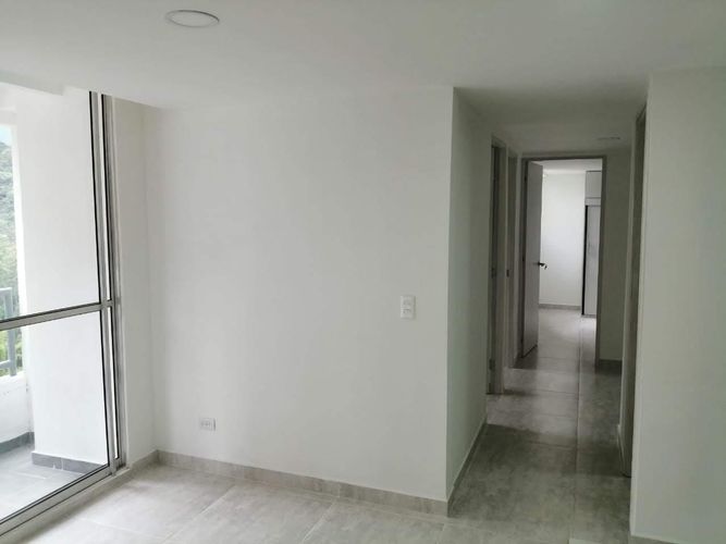 Apartamento de 3 alcobas en venta en Loma De San Jose, Sabaneta, 57 m² · foto 2 de 10