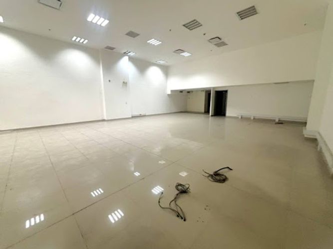 Local en arriendo en Loma Del Escobero, Envigado, 212 m² · foto 2 de 11