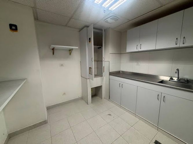Local en arriendo en Loma Del Escobero, Envigado, 212 m² · foto 7 de 11