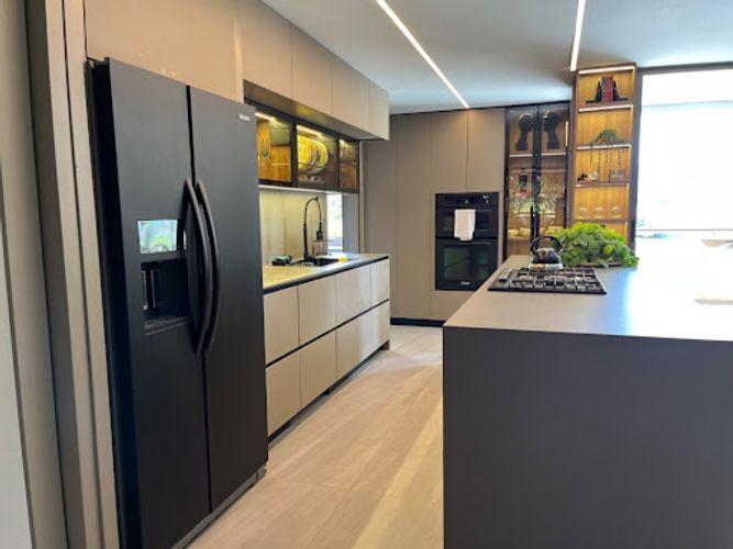Apartamento de 3 alcobas en venta en El Tesoro, Medellín, 459 m² · foto 2 de 22