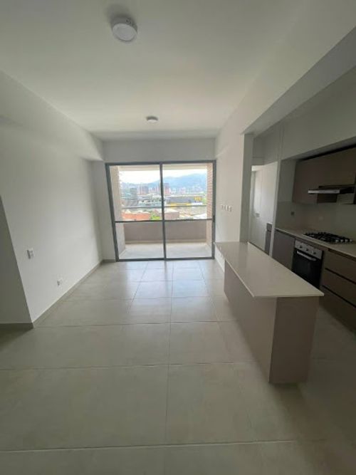 Apartamento de 3 alcobas en arriendo en El Carmelo, Envigado, 85 m² · foto 2 de 17