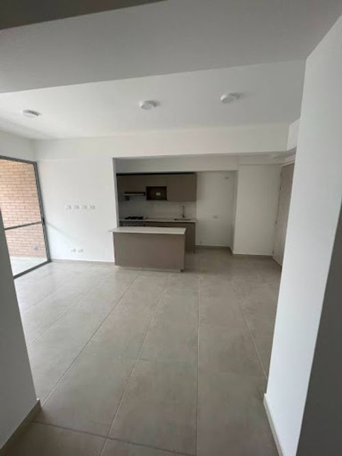 Apartamento de 3 alcobas en arriendo en El Carmelo, Envigado, 85 m² · foto 3 de 17