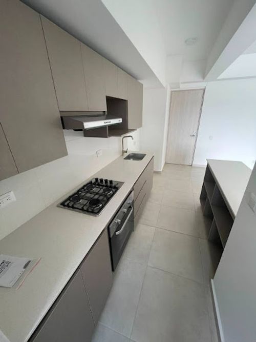 Apartamento de 3 alcobas en arriendo en El Carmelo, Envigado, 85 m² · foto 5 de 17