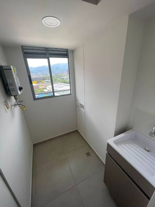 Apartamento de 3 alcobas en arriendo en El Carmelo, Envigado, 85 m² · foto 17 de 17