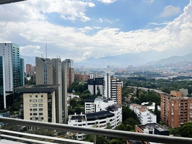 Apartamento de 2 alcobas en venta en Cristo Rey, Medellín, 77 m² · foto 2 de 16