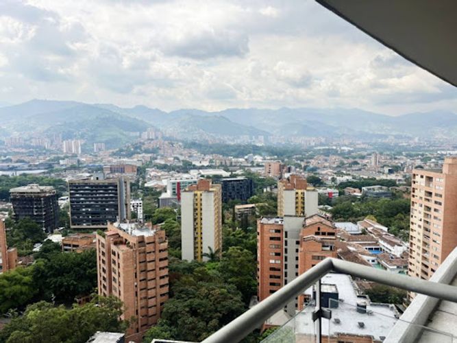 Apartamento de 2 alcobas en venta en Cristo Rey, Medellín, 77 m² · foto 7 de 16