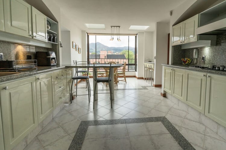 Apartamento de 6 alcobas en venta en San Patricio, Bogotá, 383 m² · foto 9 de 24