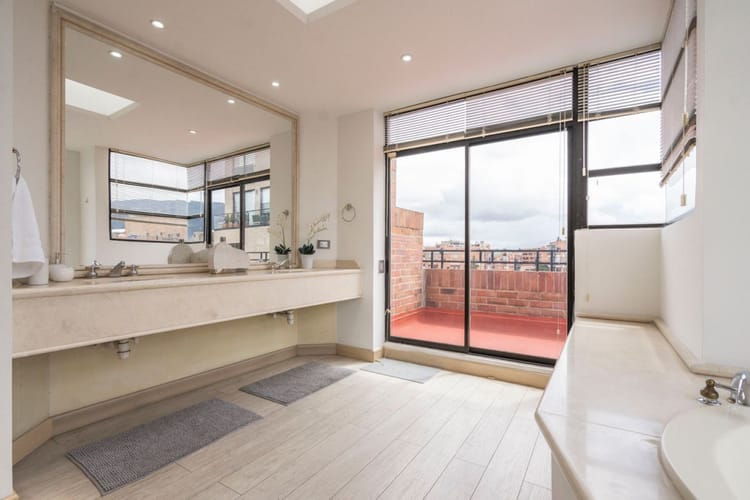 Apartamento de 6 alcobas en venta en San Patricio, Bogotá, 383 m² · foto 23 de 24