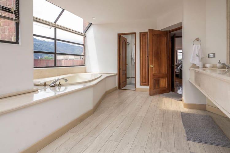 Apartamento de 6 alcobas en venta en San Patricio, Bogotá, 383 m² · foto 24 de 24