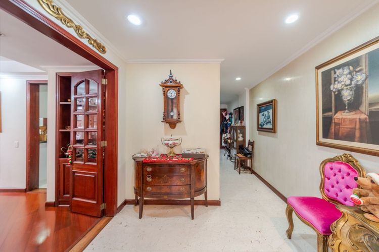 Apartamento de 3 alcobas en venta en Santa Barbara Occidental, Bogotá, 150 m² · foto 11 de 24