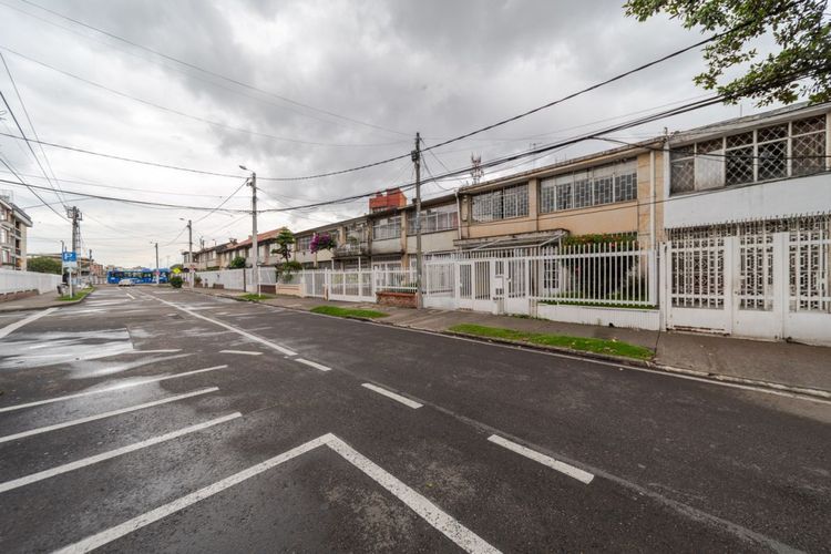 Casa en venta en Galerias, Bogotá · foto 2 de 24