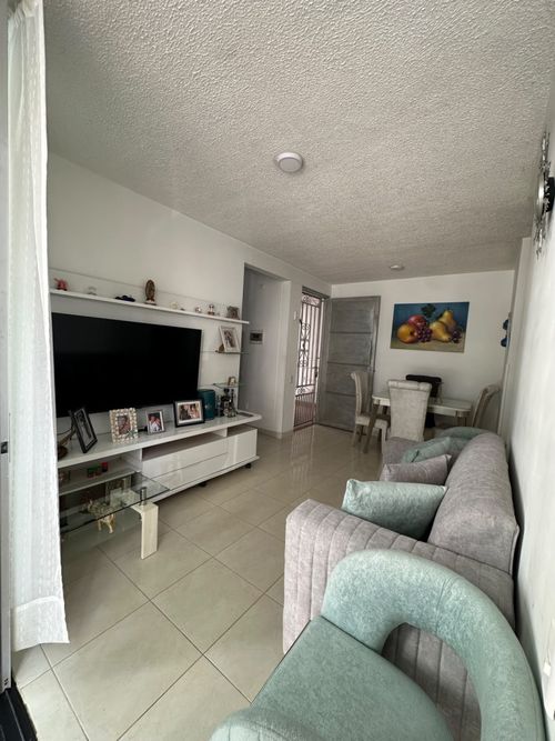 Apartamento de 3 alcobas en venta en Santa Cruz, Girón, 57 m² · foto 2 de 11