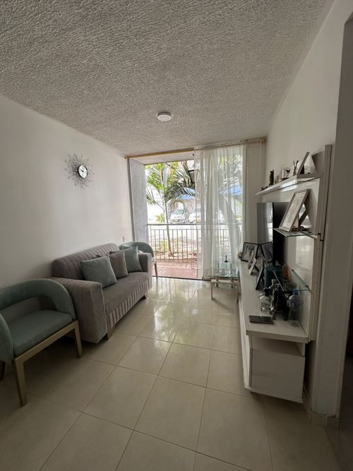 Apartamento de 3 alcobas en venta en Santa Cruz, Girón, 57 m² · foto 3 de 11