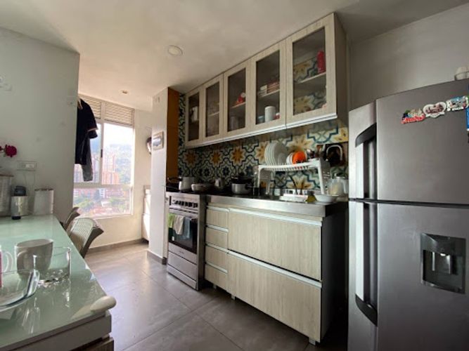Apartamento de 3 alcobas en venta en Restrepo Naranjo, Sabaneta, 74 m² · foto 2 de 11