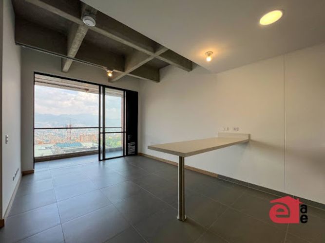 Apartamento de 2 alcobas en venta en Loma Del Escobero, Envigado, 75 m² · foto 2 de 17
