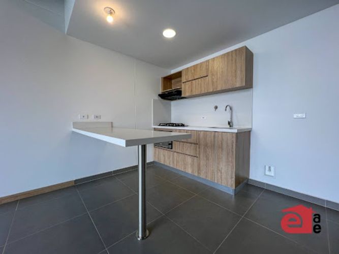 Apartamento de 2 alcobas en venta en Loma Del Escobero, Envigado, 75 m² · foto 3 de 17
