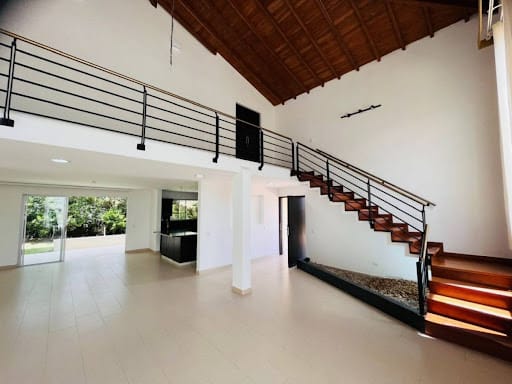 Casa de 3 alcobas en venta en El Retiro, 730 m² · foto 3 de 16