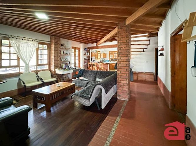Casa de 5 alcobas en venta en Santa Elena, Medellín · foto 2 de 19