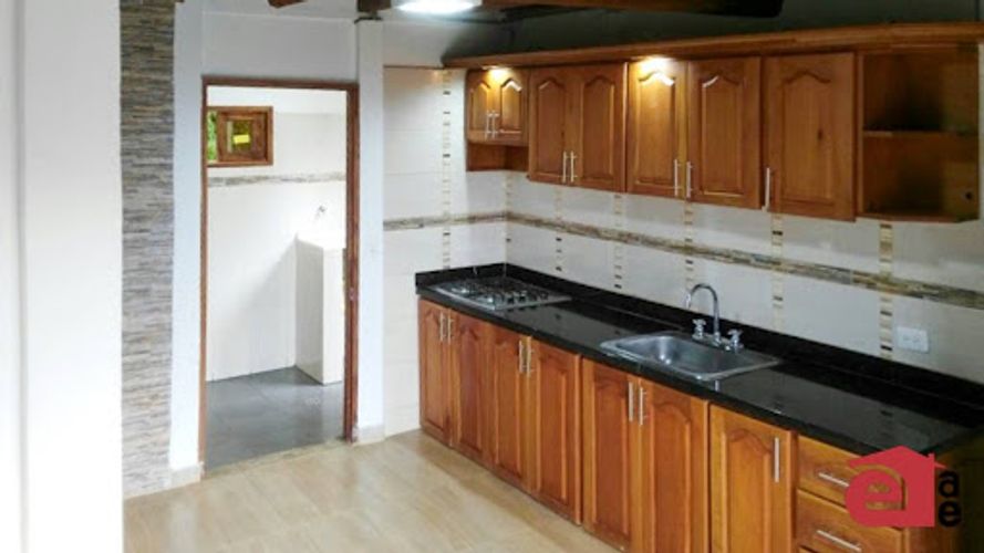 Casa de 5 alcobas en venta en Santa Elena, Medellín · foto 7 de 19
