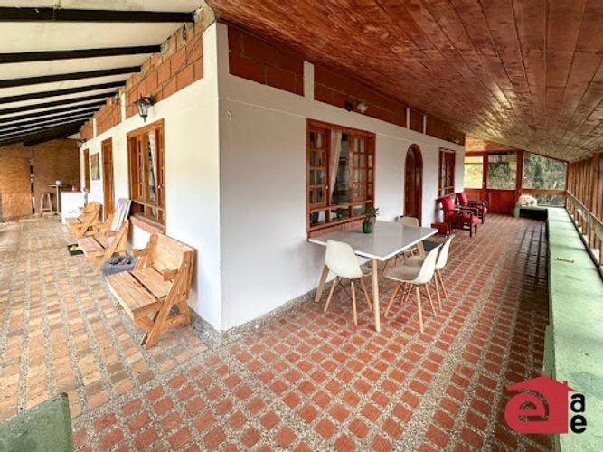 Casa de 5 alcobas en venta en Santa Elena, Medellín · foto 15 de 19