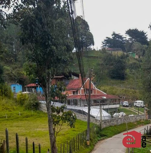 Casa de 5 alcobas en venta en Santa Elena, Medellín · foto 18 de 19