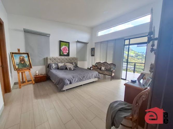 Casa de 5 alcobas en venta en Lomitas, La Ceja · foto 3 de 23